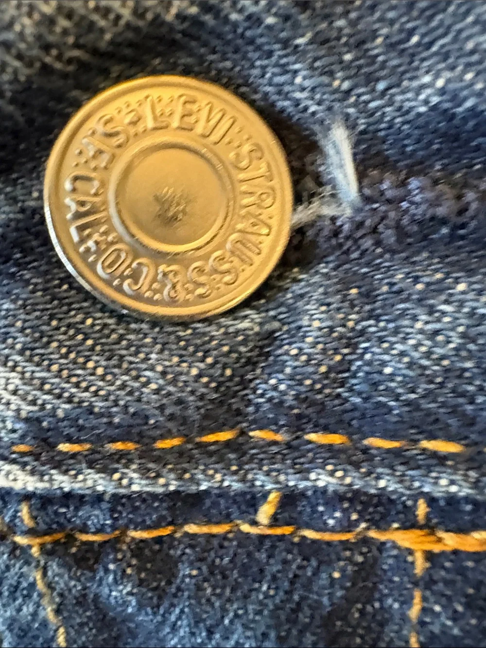 Classic 501 Levi's Men's Straight Jeans - Deep Blue Denim 100% Cotton    28X32